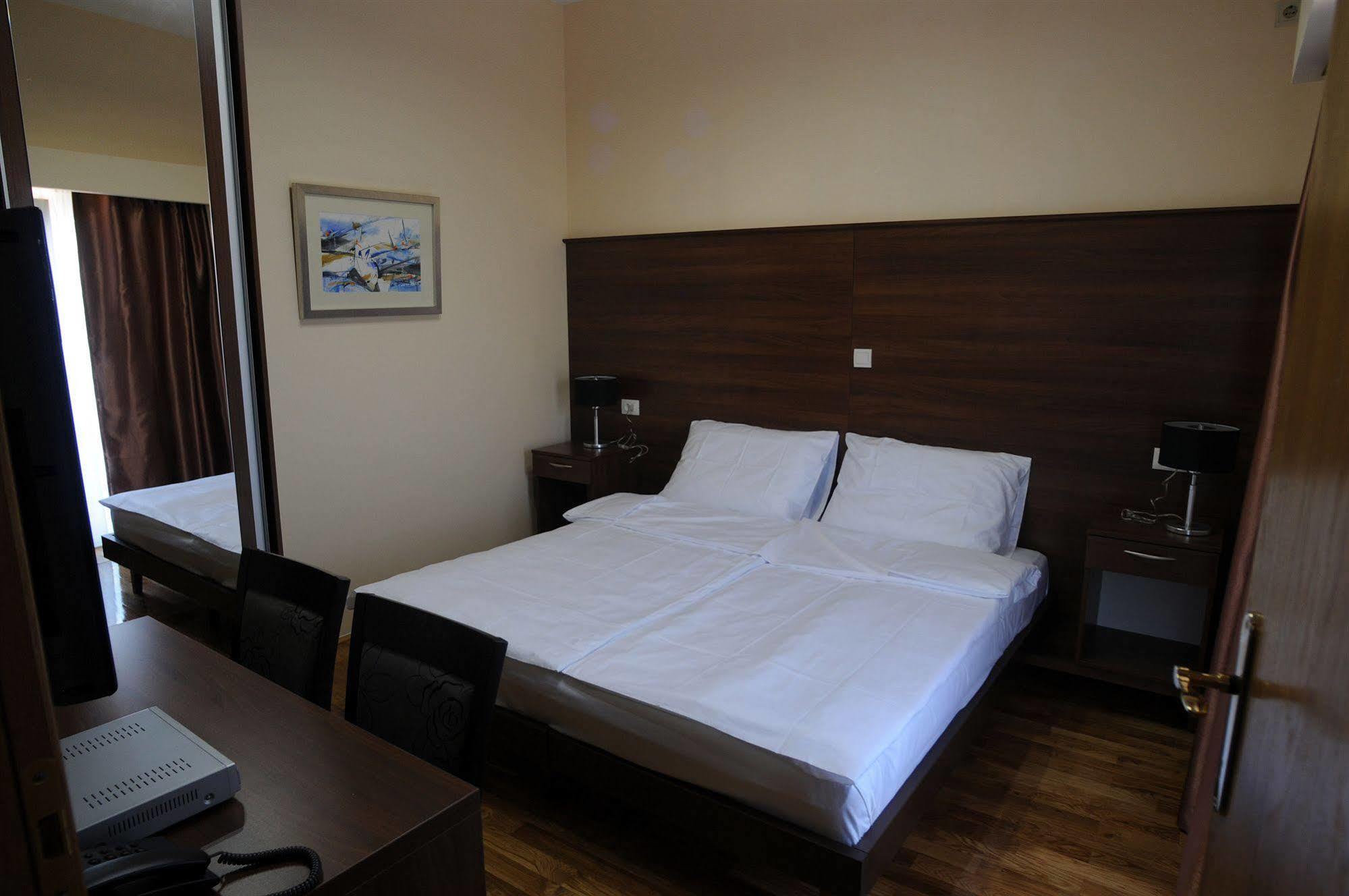 Hotel M Podgorica Zewnętrze zdjęcie